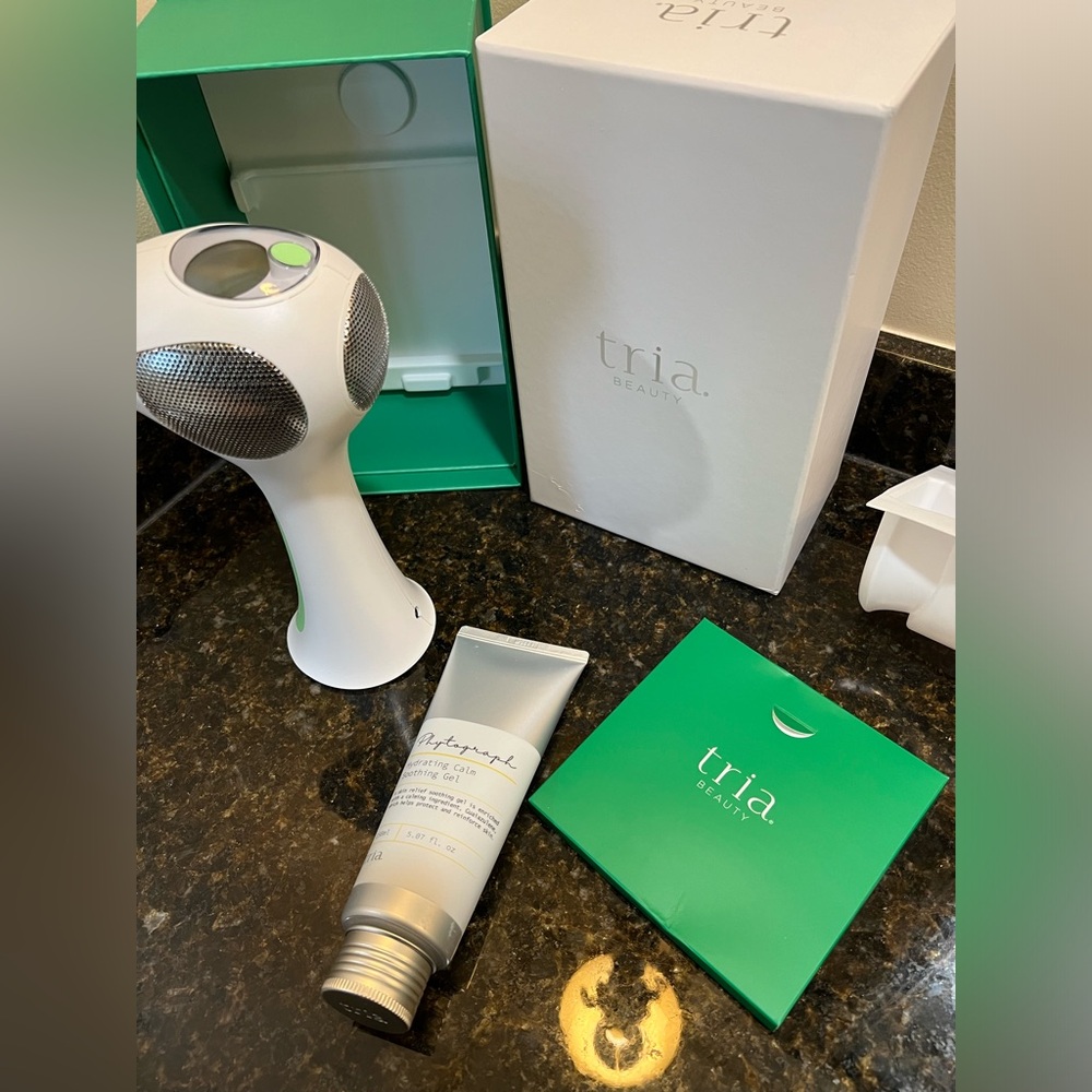 Tria Hair Removal Laser 4X Deluxe Kit with Super C Brightening Moisturizer